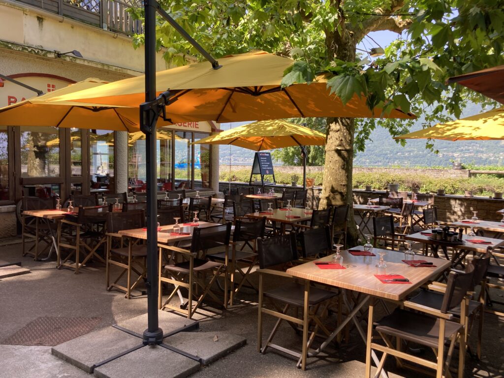 Terrasse bord de lac aix les bains